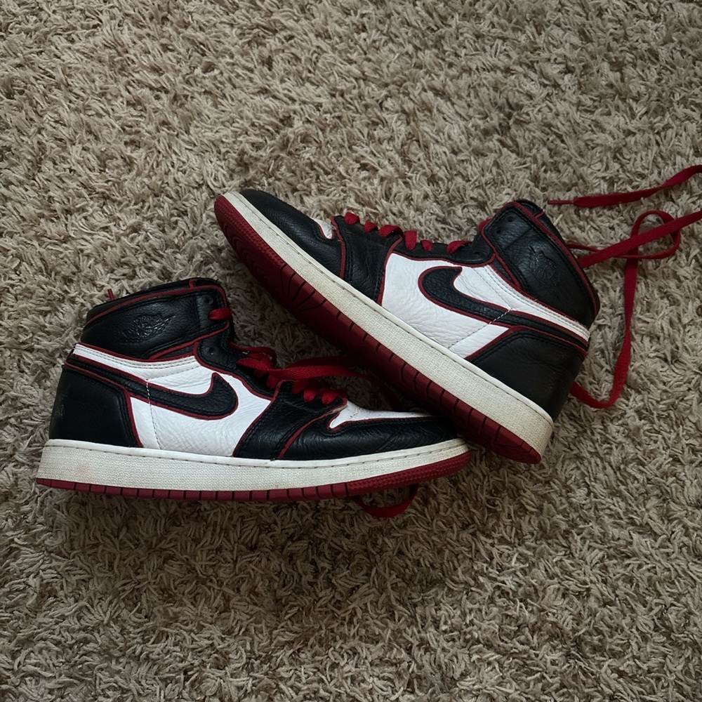 Nike Air Jordan 1 Retro Bloodline Woman’s